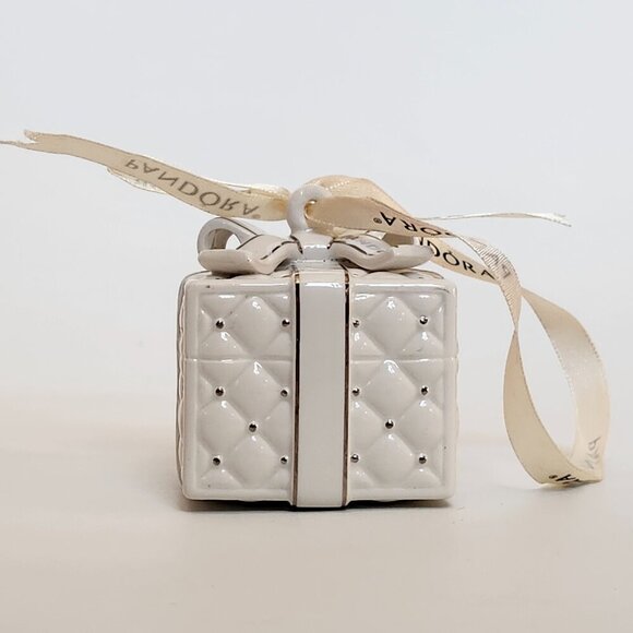 BEAUTIFUL 2016 Pandora Christmas Present Gift Tree Ornament - Picture 3 of 7